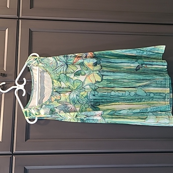 Sleeveless sundress, size XL, soft green with dragonfly and butterfly details - Picture 1 of 8